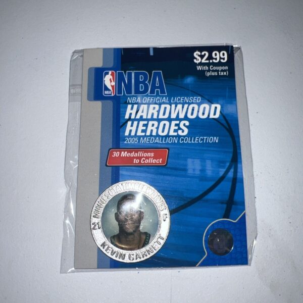 2005 USA Today Hardwood Heroes Medallion - Kevin Garnett Minnesota Timberwolves